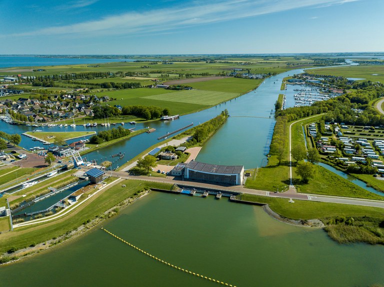 Foto 1 Hooglandgemaal met IJsselmeerdijk Foto Daniël Hartog.jpg